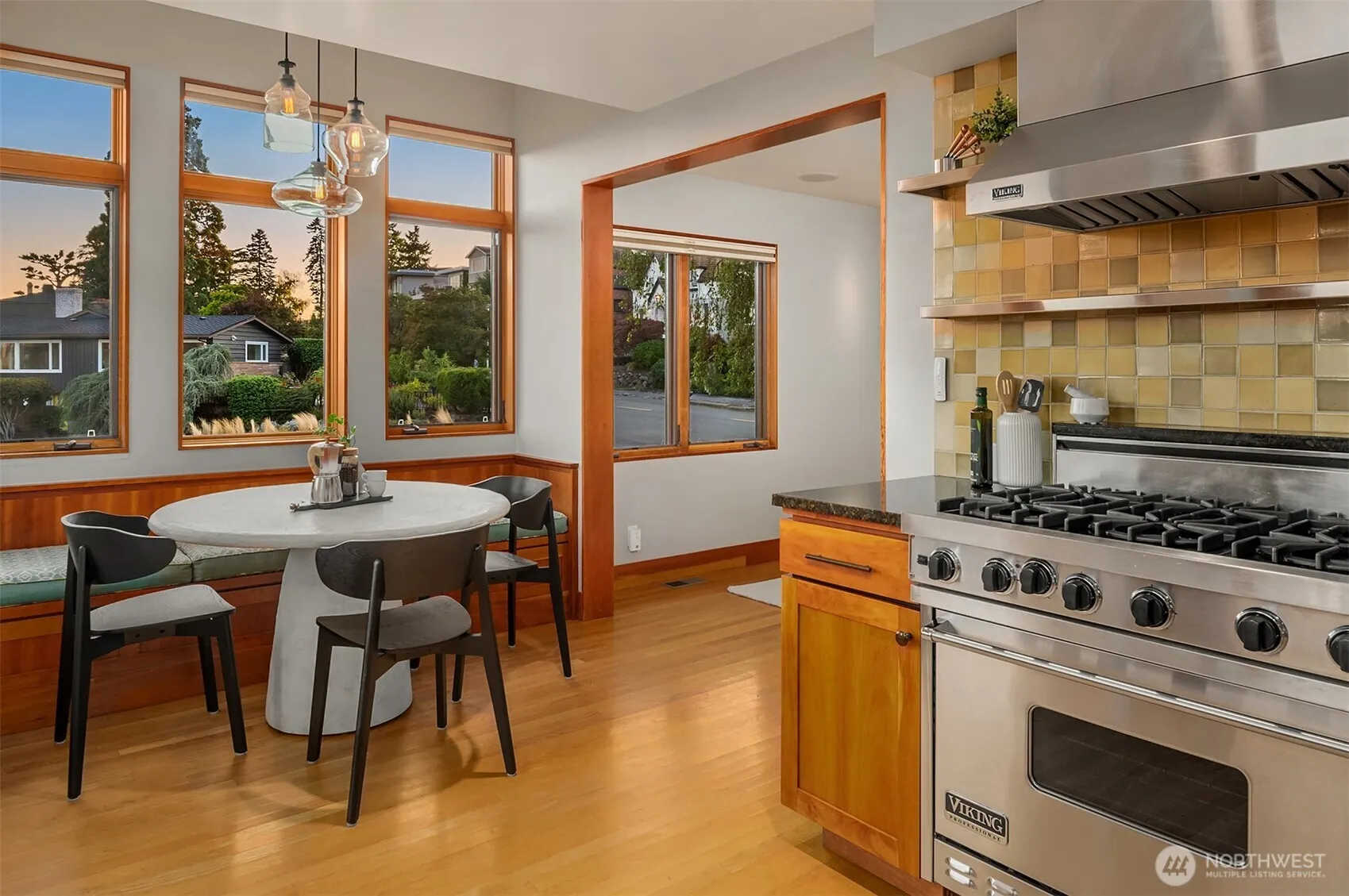 2252 Viewmont Way W, Seattle, WA 98199