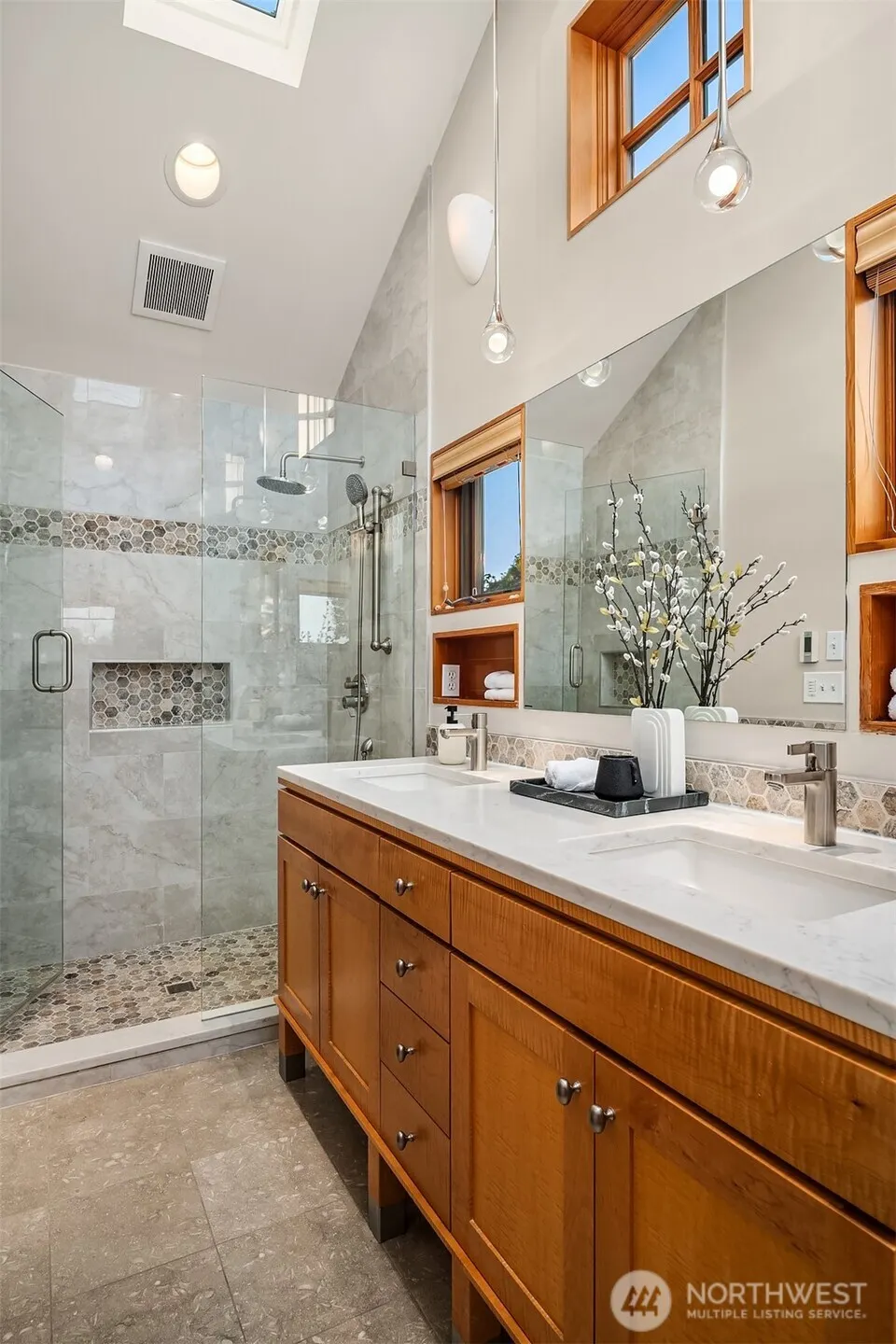 2252 Viewmont Way W, Seattle, WA 98199