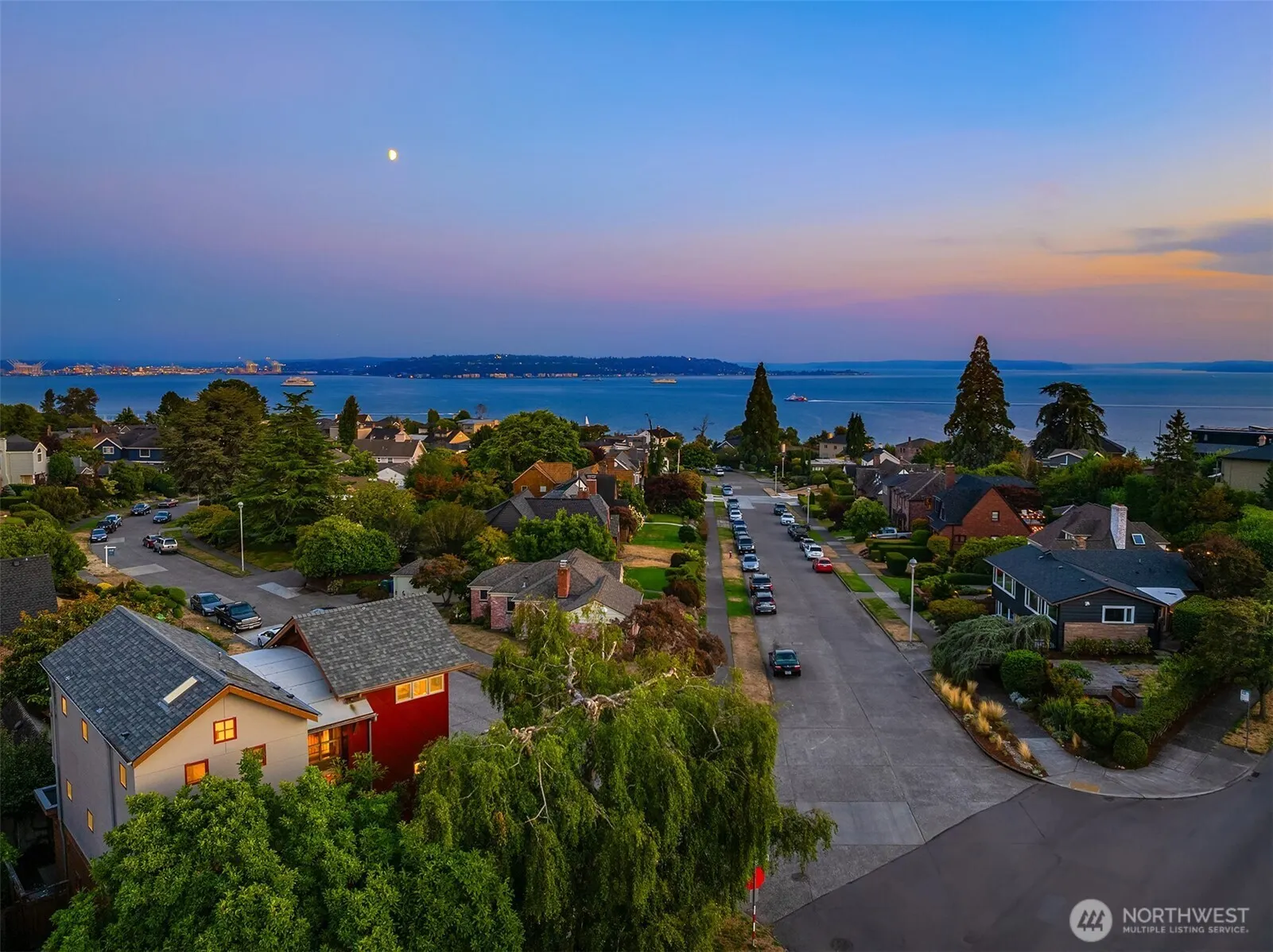 2252 Viewmont Way W, Seattle, WA 98199