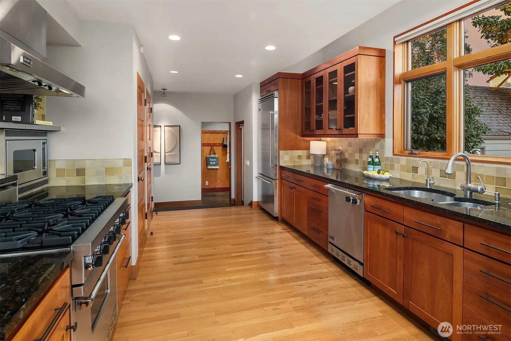 2252 Viewmont Way W, Seattle, WA 98199