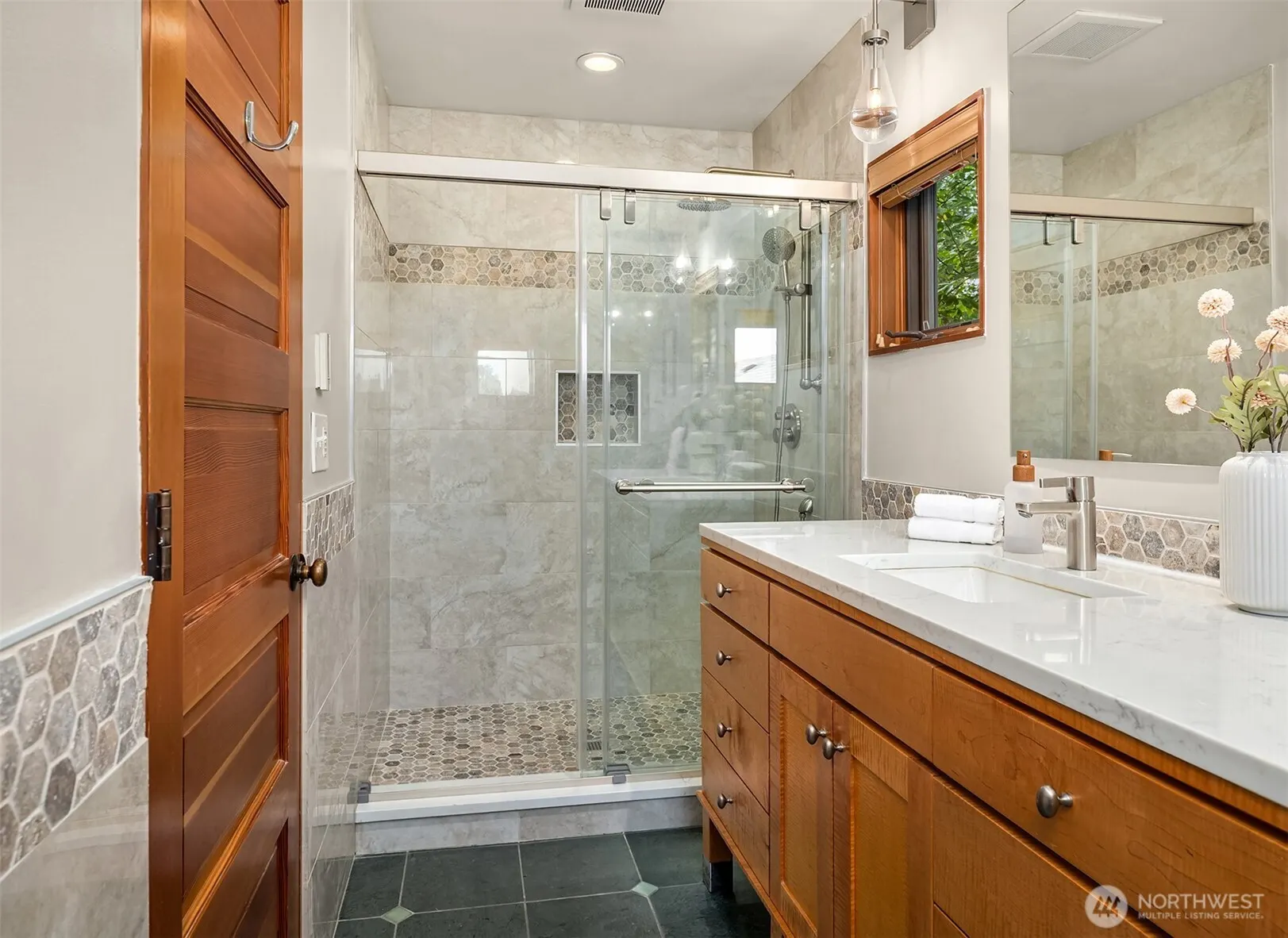 2252 Viewmont Way W, Seattle, WA 98199