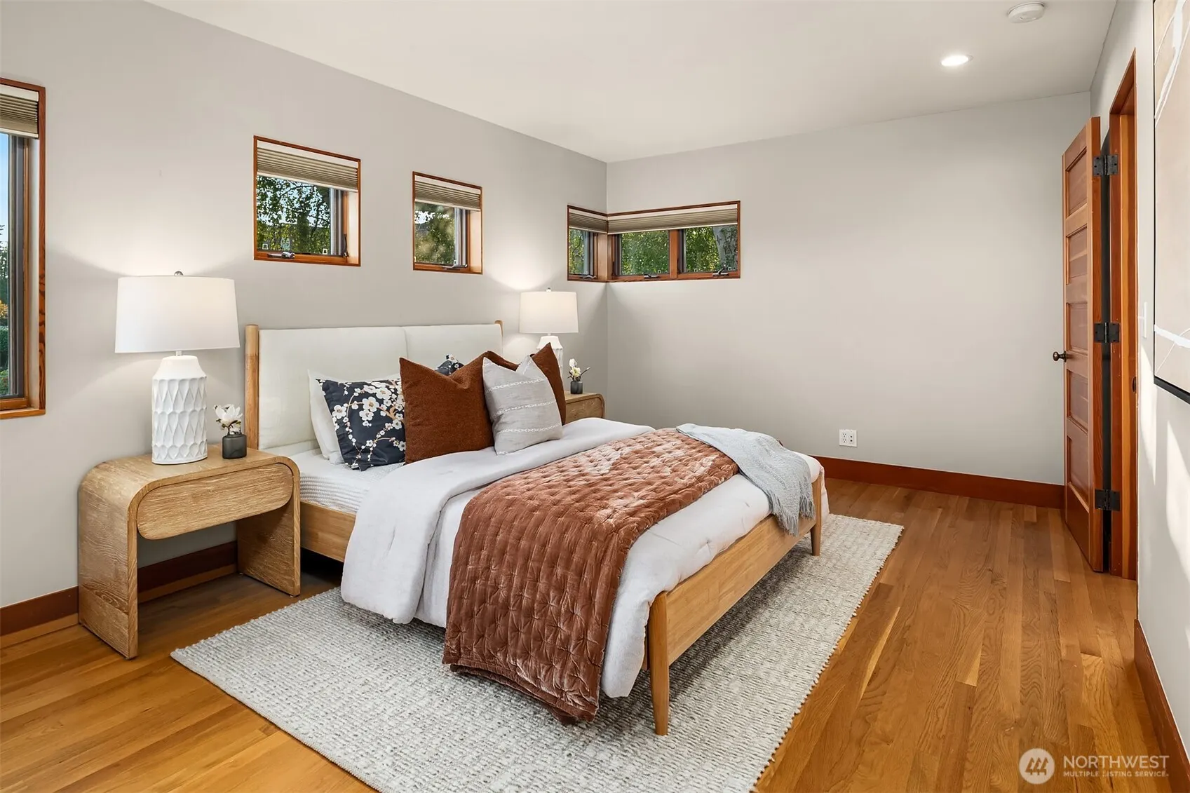 2252 Viewmont Way W, Seattle, WA 98199