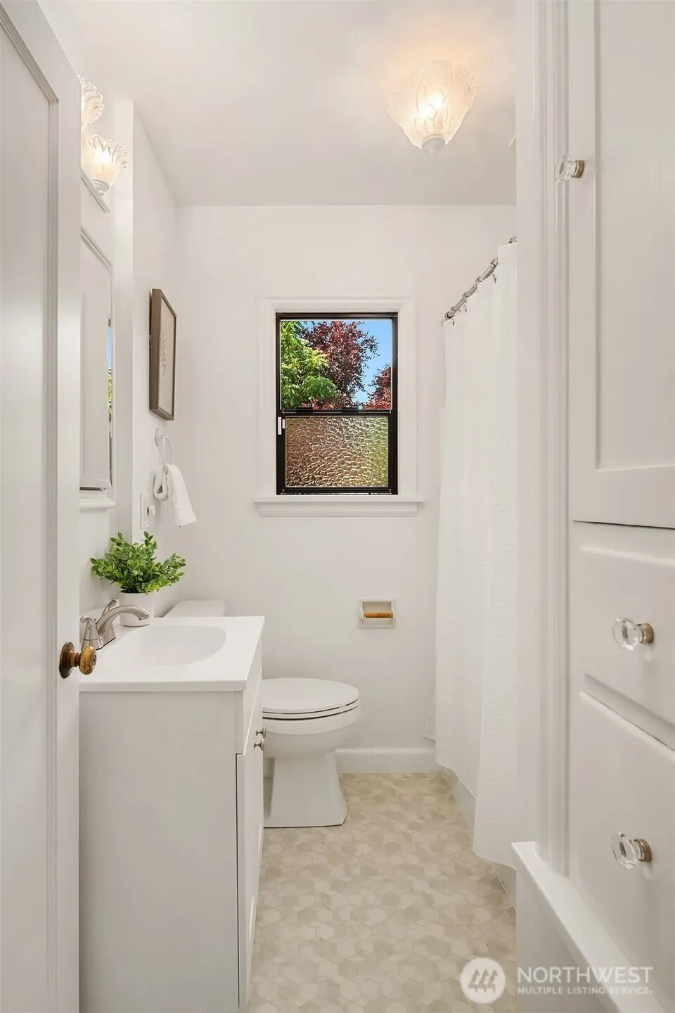 4311 50th Avenue NE, Seattle, WA 98105