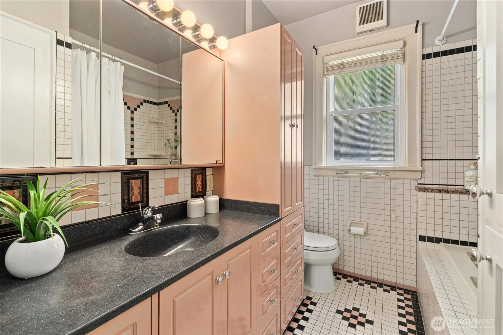 511 30th Avenue , Seattle, WA 98122