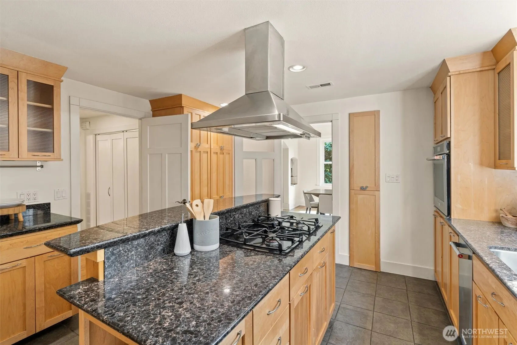 511 30th Avenue , Seattle, WA 98122