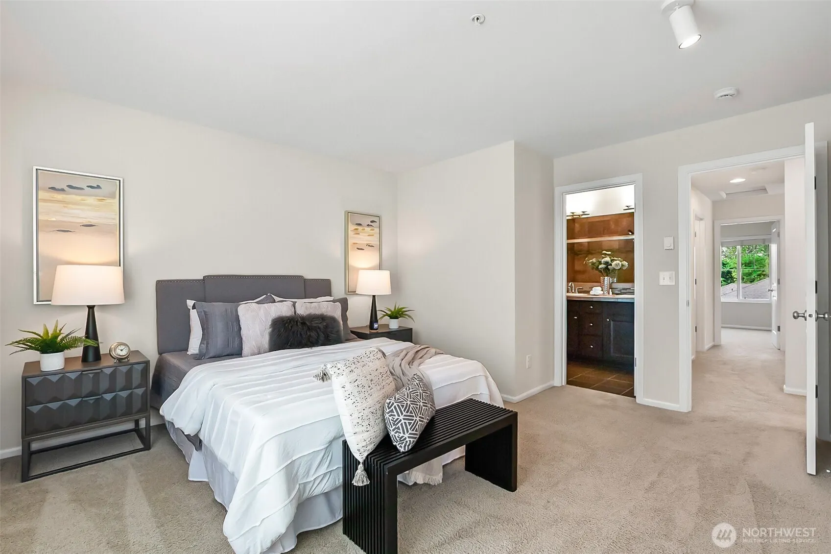10370 156th Place NE #102, Redmond, WA 98052