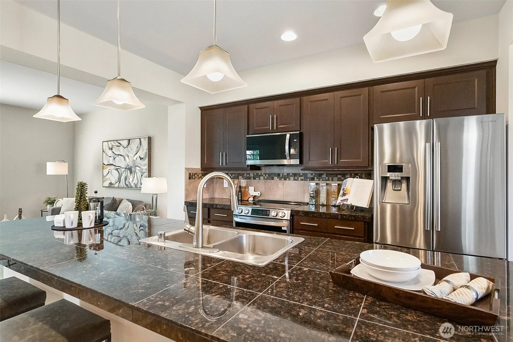 10370 156th Place NE #102, Redmond, WA 98052