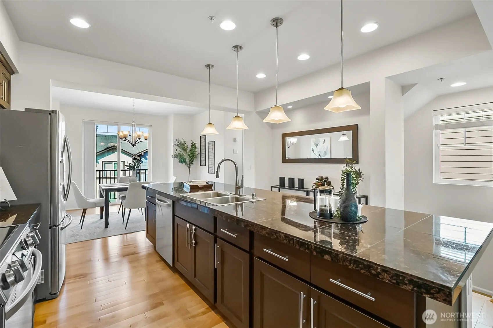 10370 156th Place NE #102, Redmond, WA 98052