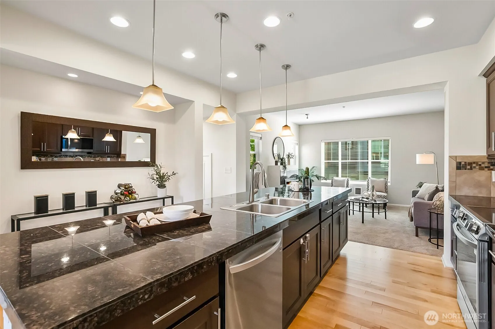 10370 156th Place NE #102, Redmond, WA 98052