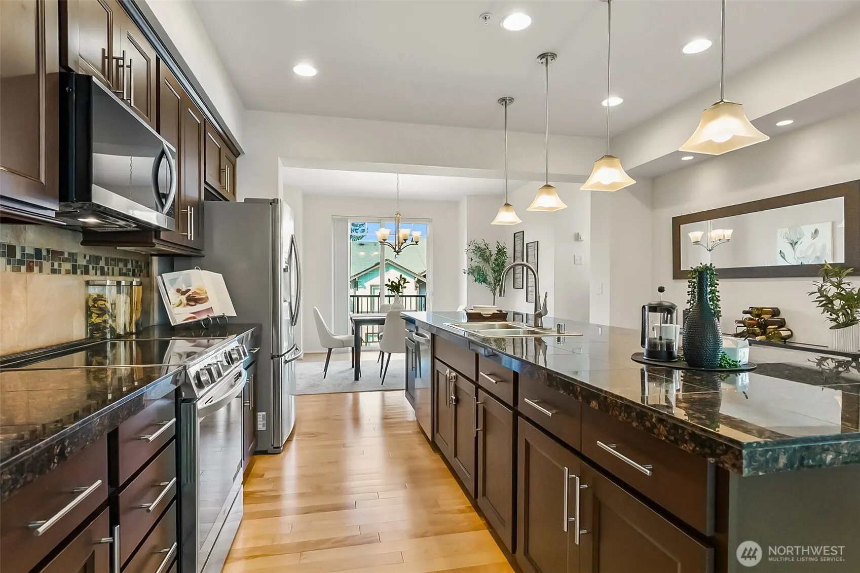 10370 156th Place NE #102, Redmond, WA 98052