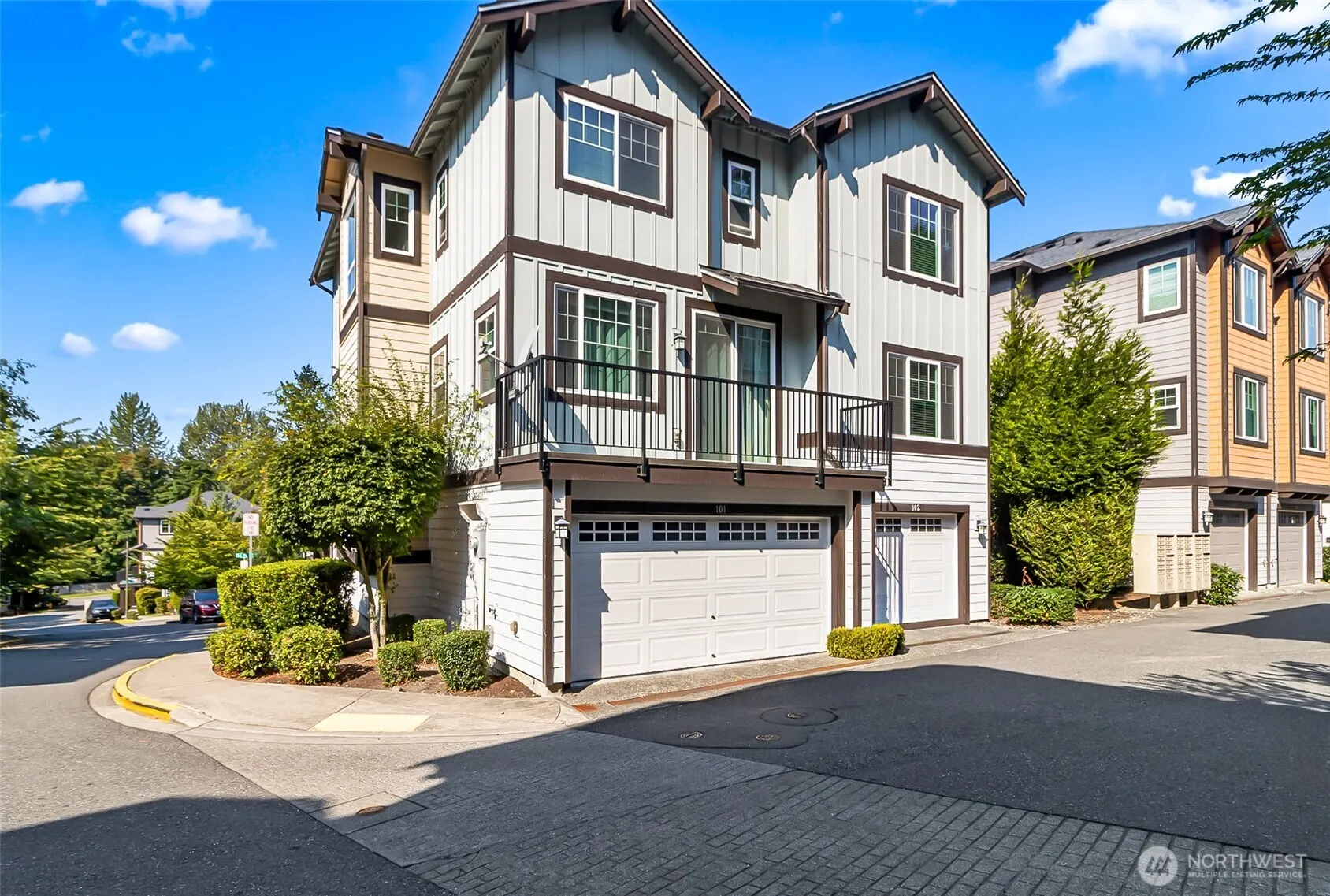 10370 156th Place NE #102, Redmond, WA 98052
