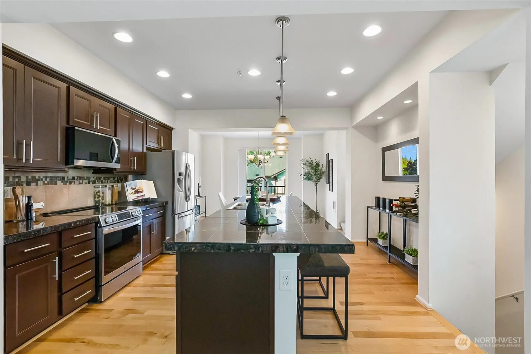10370 156th Place NE #102, Redmond, WA 98052