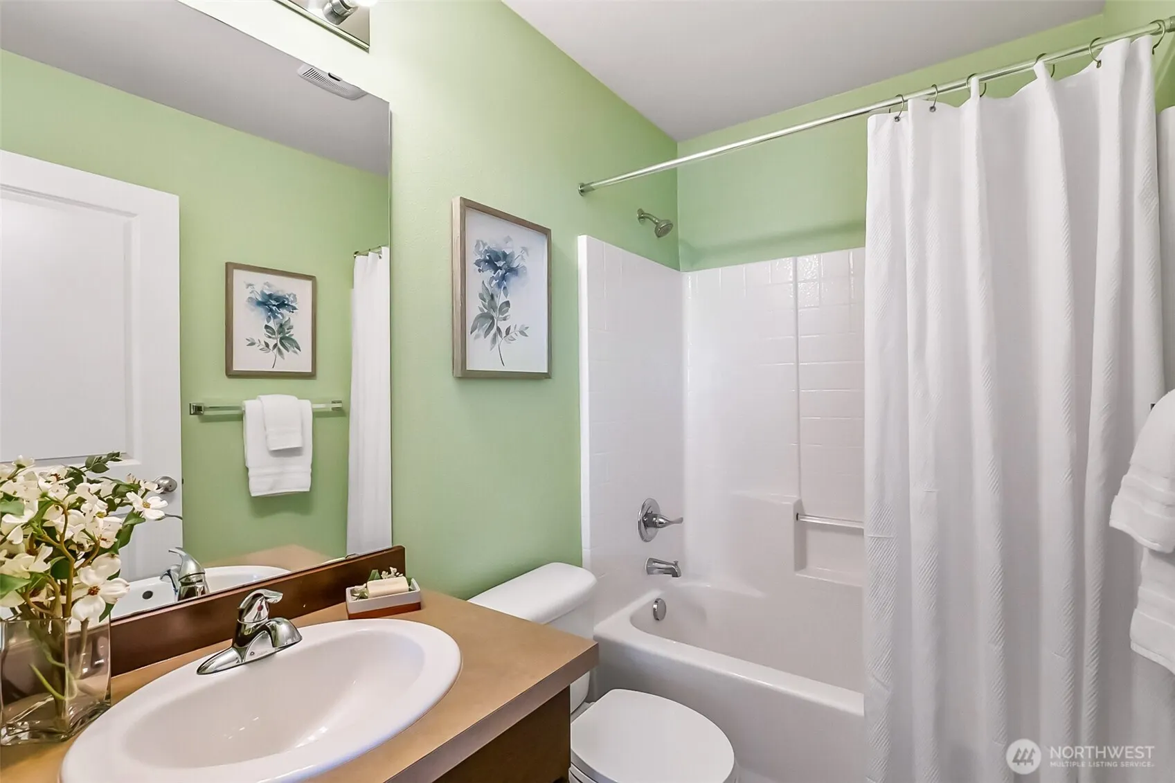 10370 156th Place NE #102, Redmond, WA 98052