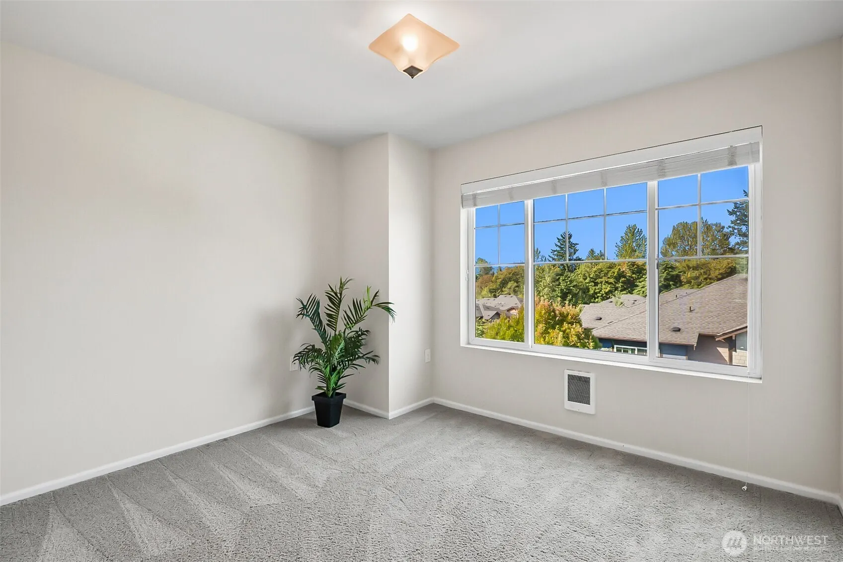 10370 156th Place NE #102, Redmond, WA 98052