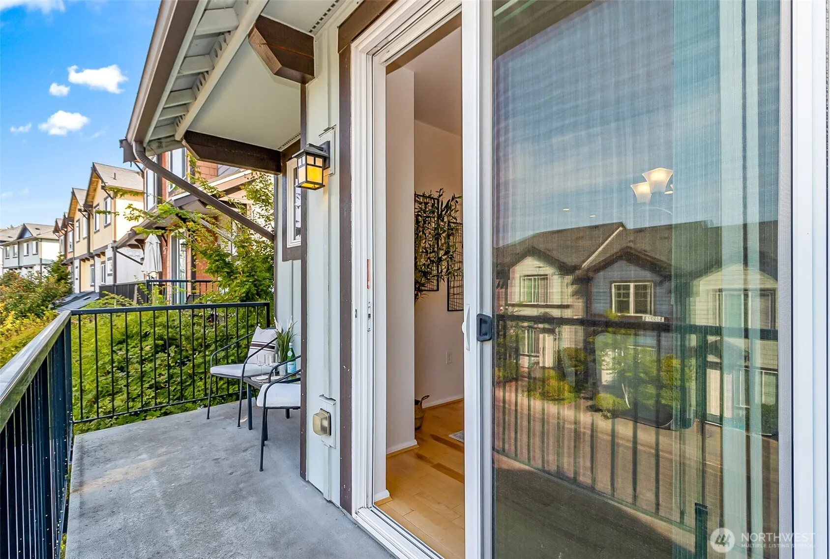 10370 156th Place NE #102, Redmond, WA 98052