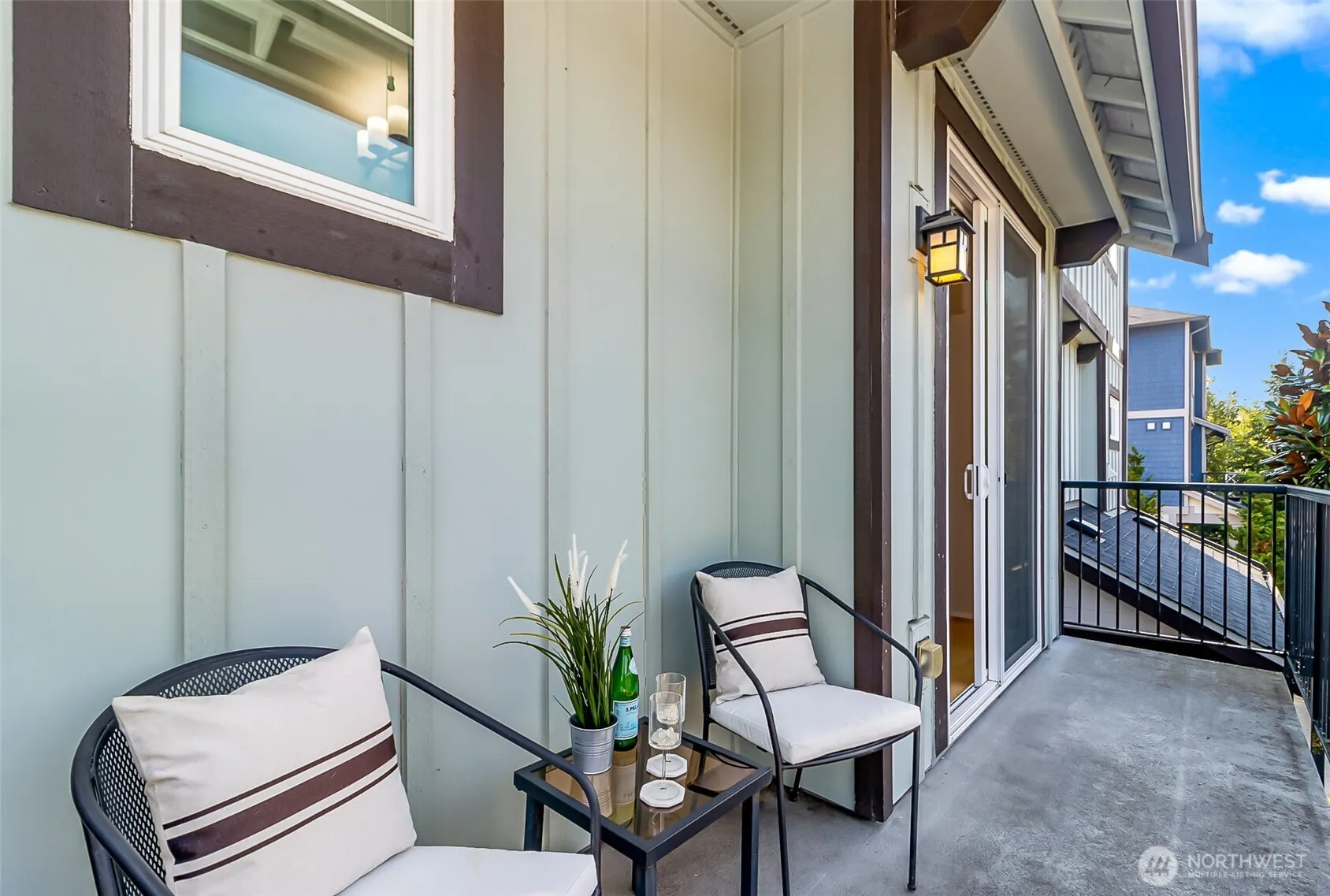 10370 156th Place NE #102, Redmond, WA 98052