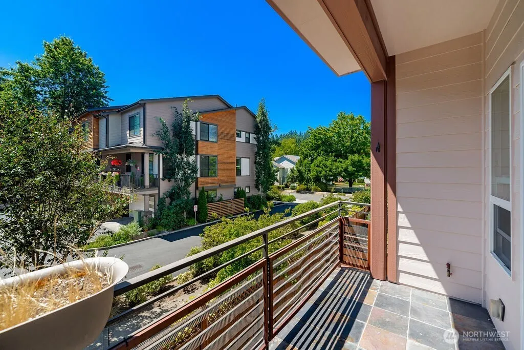 810 5th Avenue NW, Issaquah, WA 98027