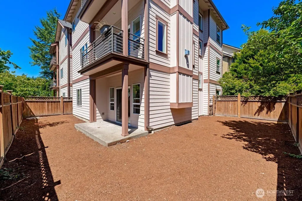 810 5th Avenue NW, Issaquah, WA 98027