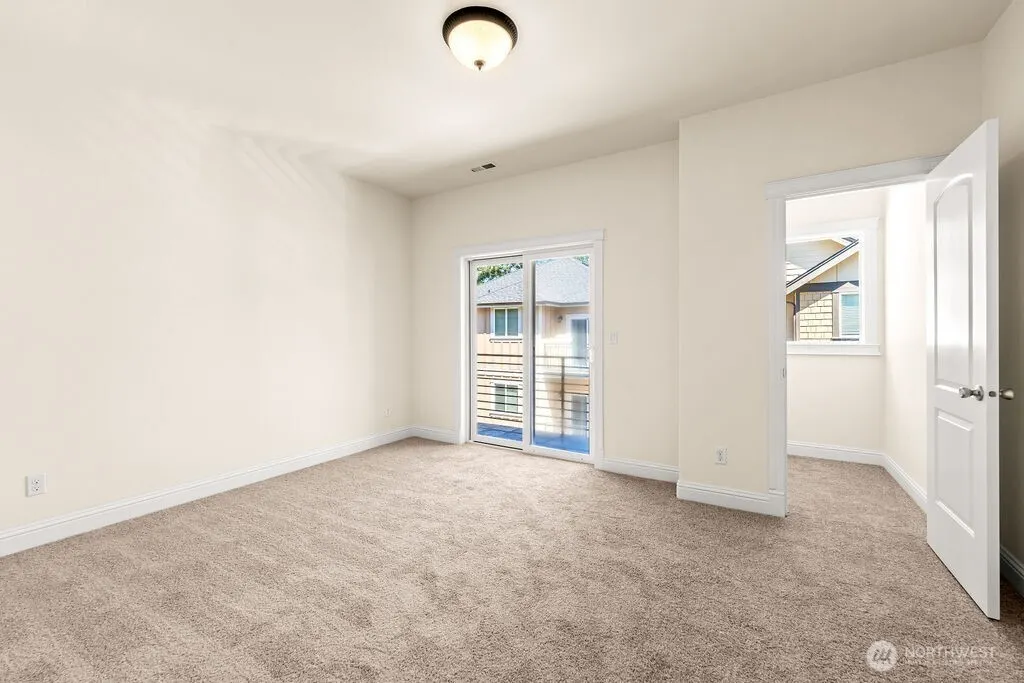 810 5th Avenue NW, Issaquah, WA 98027