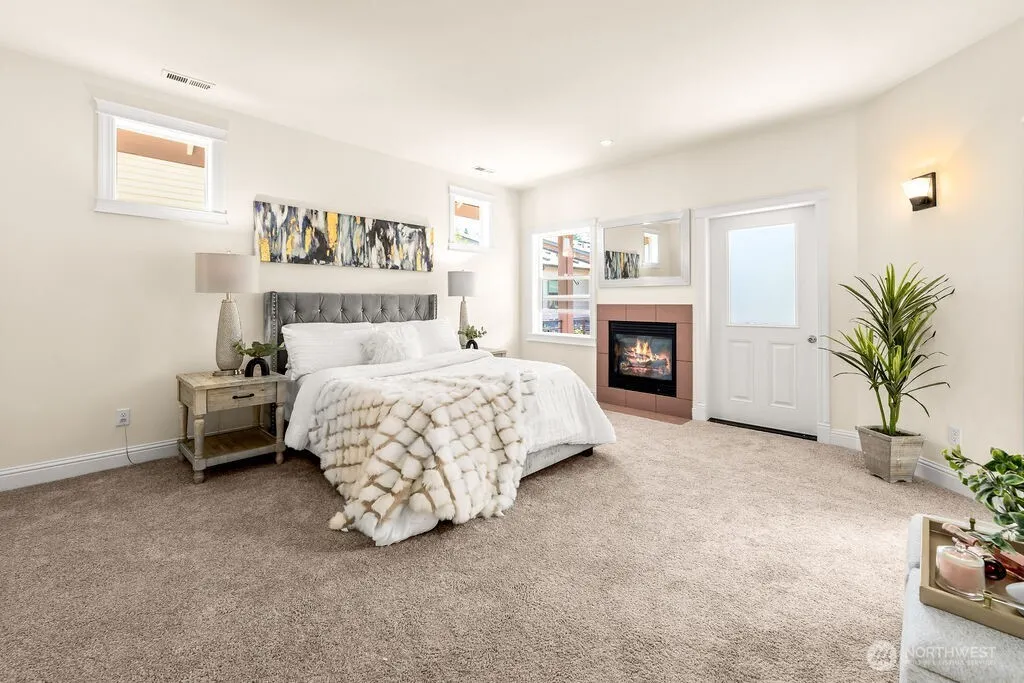 810 5th Avenue NW, Issaquah, WA 98027