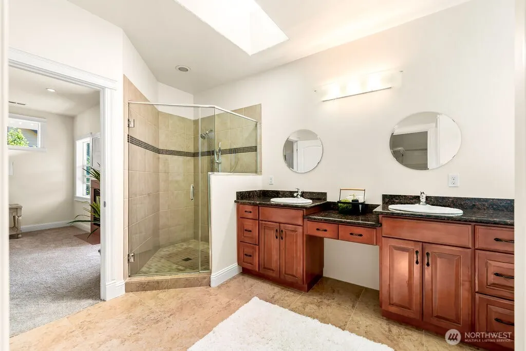 810 5th Avenue NW, Issaquah, WA 98027
