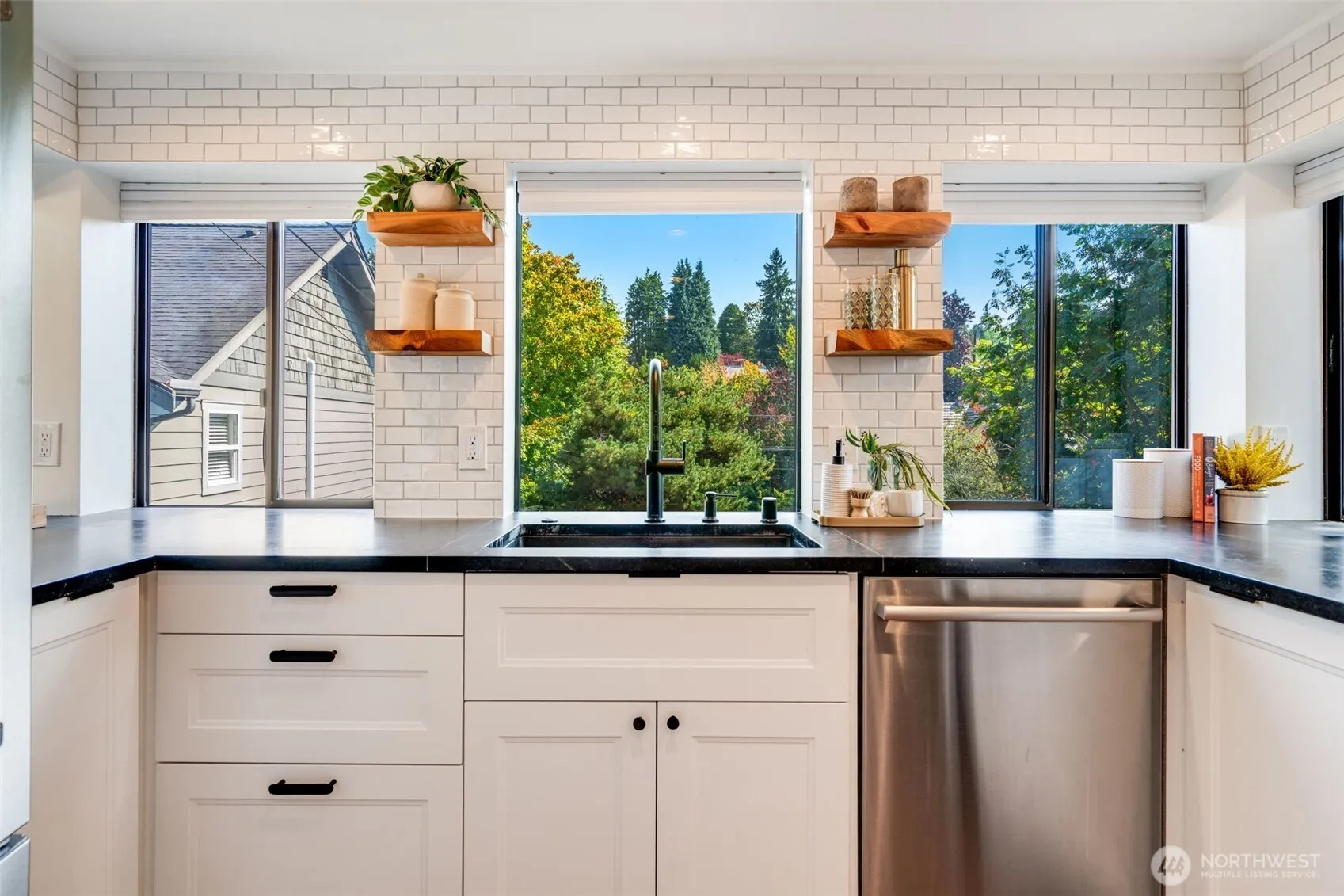 9015 Burke Avenue N, Seattle, WA 98103