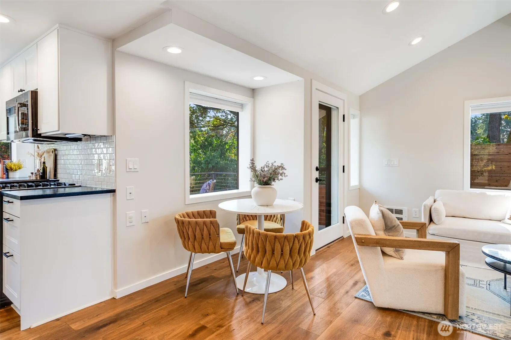 9015 Burke Avenue N, Seattle, WA 98103