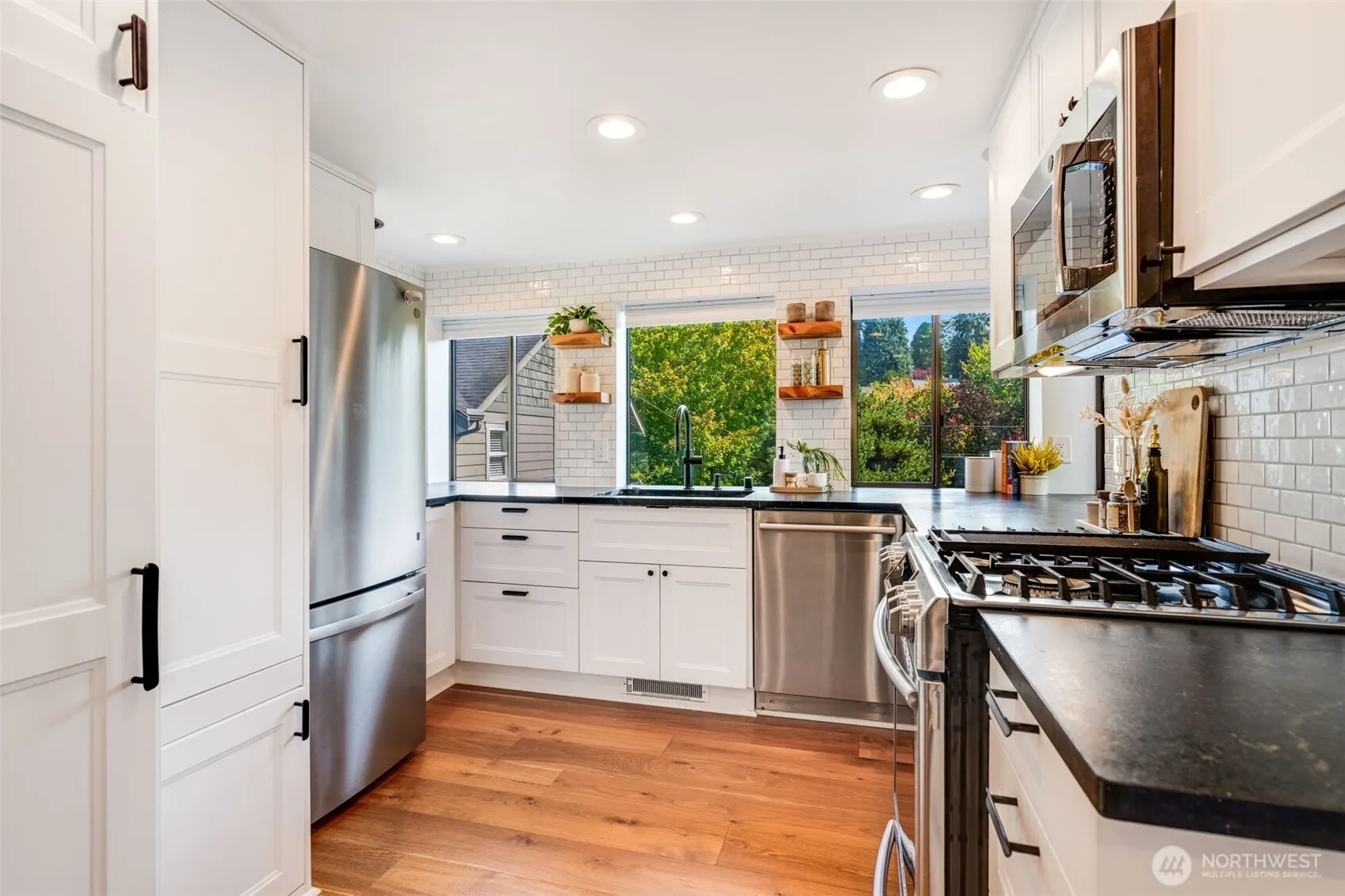 9015 Burke Avenue N, Seattle, WA 98103