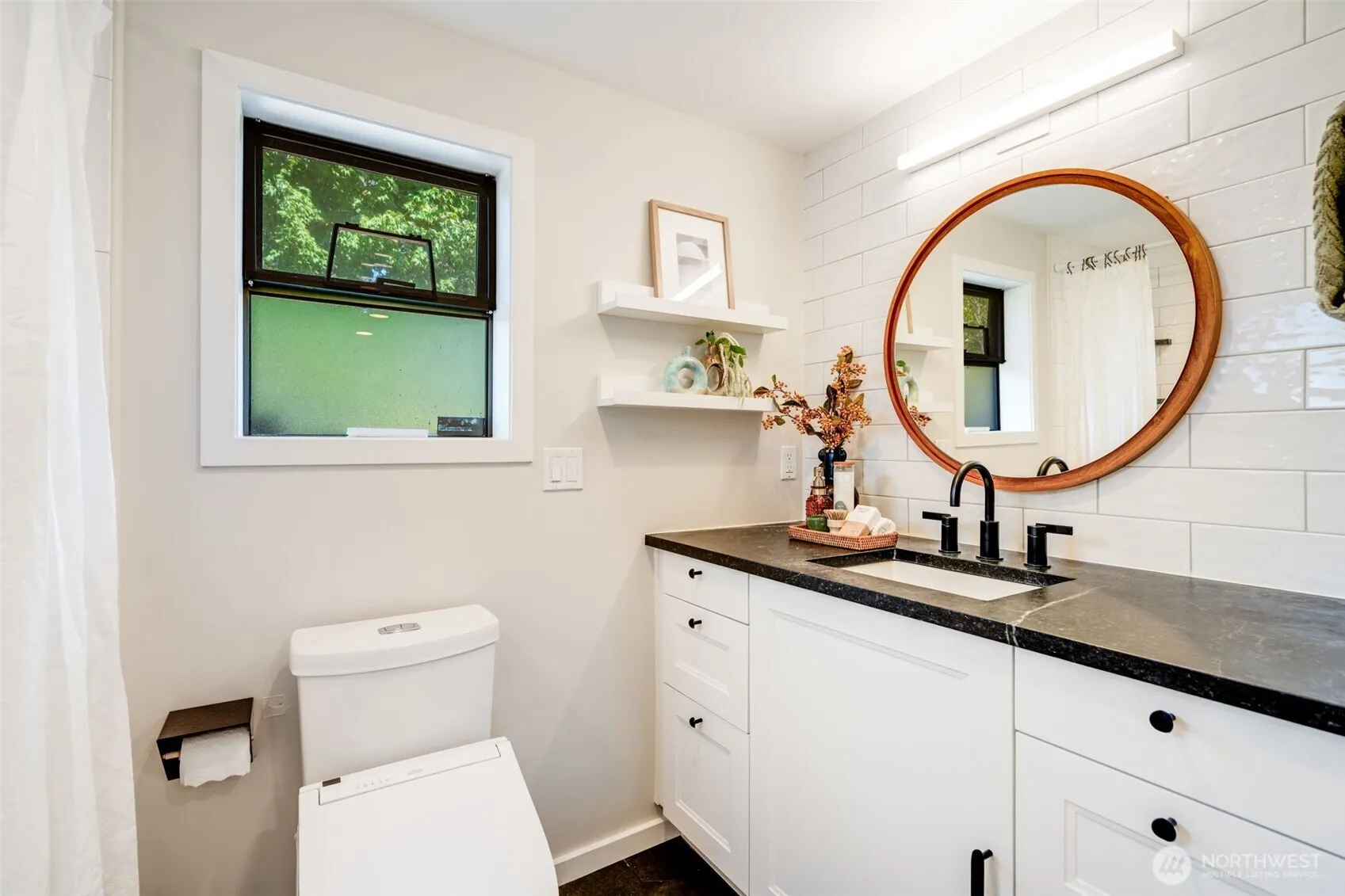 9015 Burke Avenue N, Seattle, WA 98103