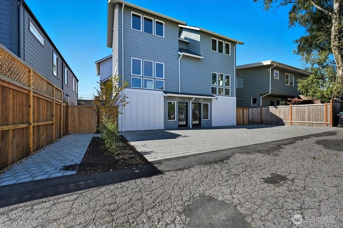 7322 11th Avenue NE, Seattle, WA 98115