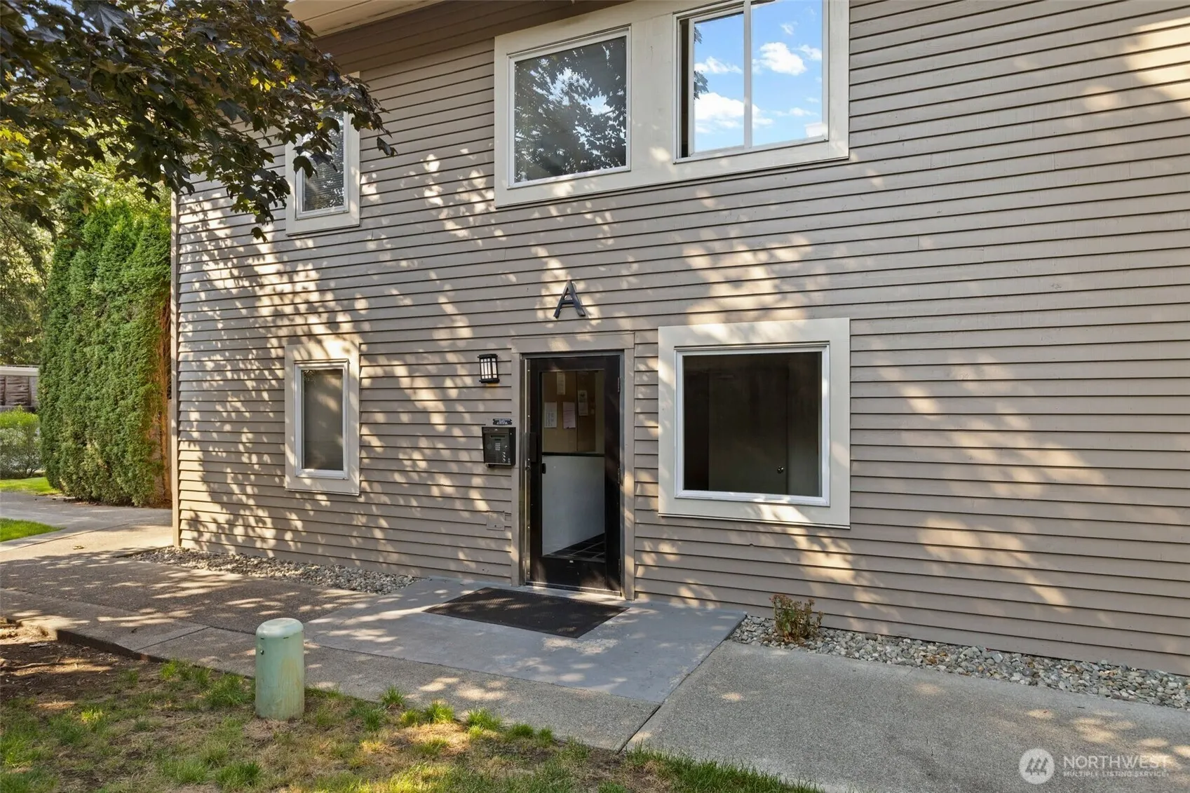 811 126th Place NE #A203, Bellevue, WA 98005