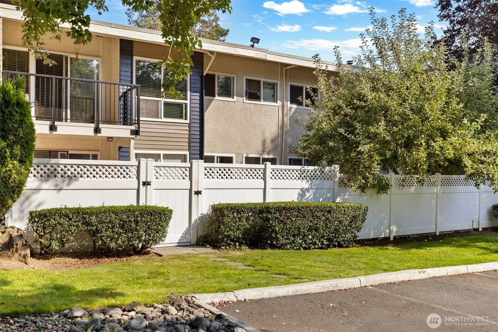 811 126th Place NE #A203, Bellevue, WA 98005