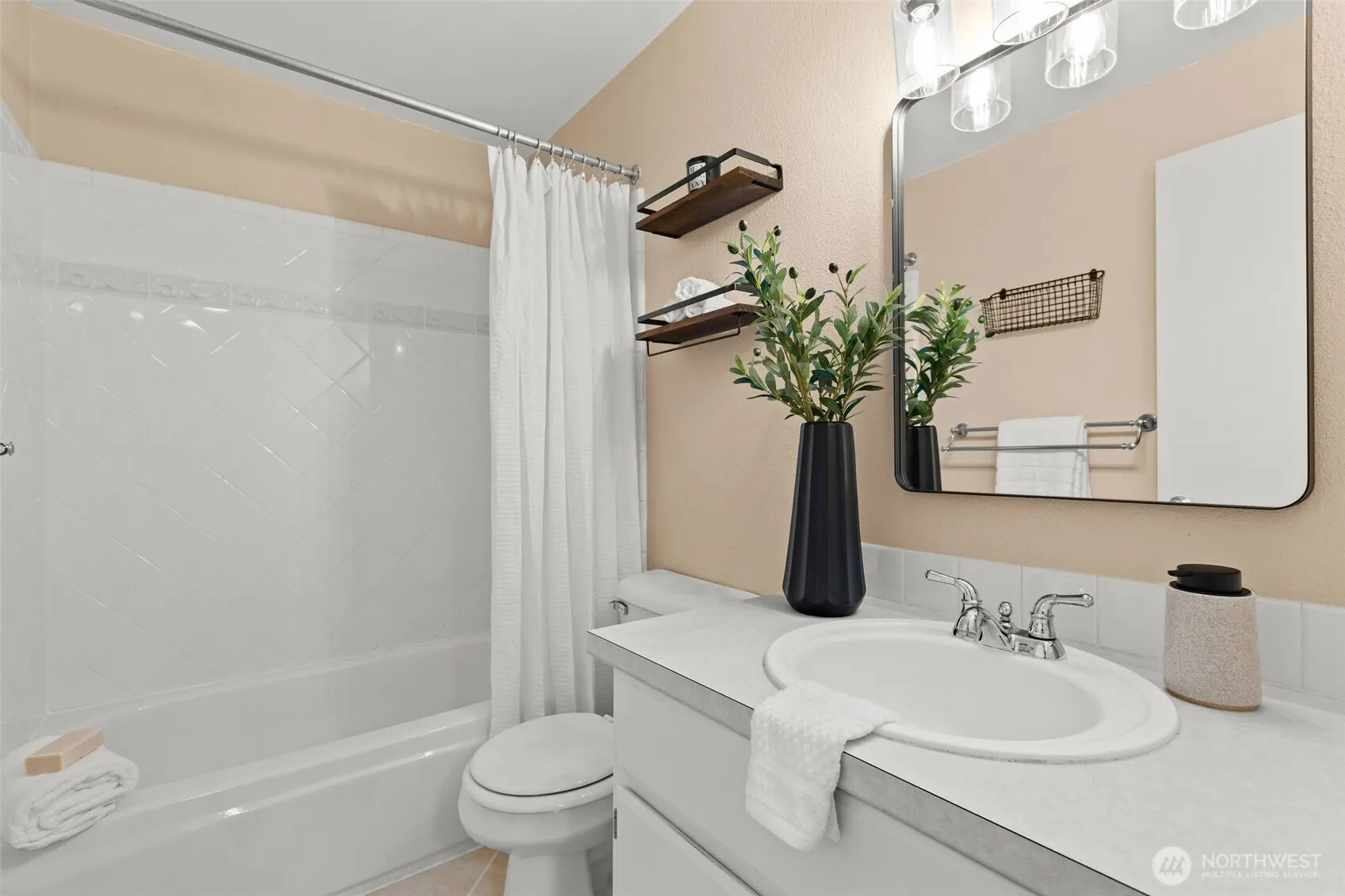811 126th Place NE #A203, Bellevue, WA 98005