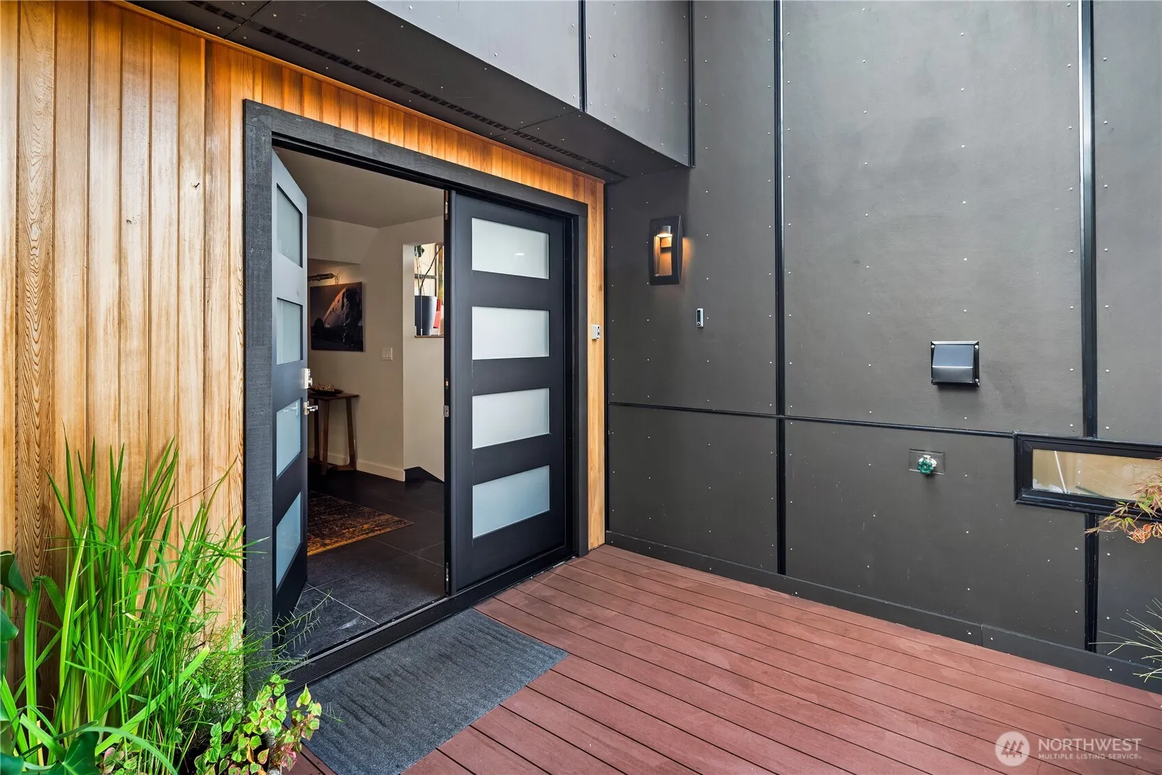 9924 Rainier Avenue S, Seattle, WA 98118-5941