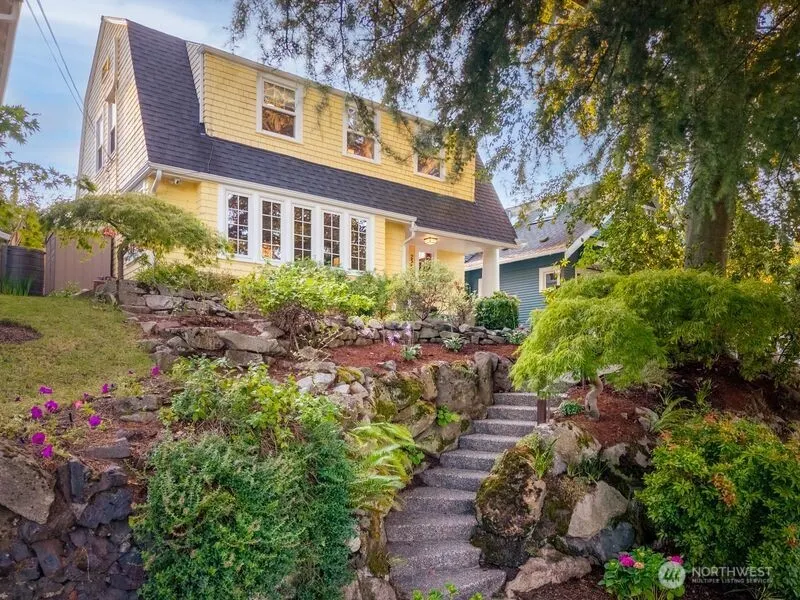 2569 4th Avenue W, Seattle, WA 98119-2369