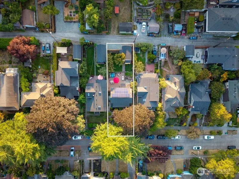 2569 4th Avenue W, Seattle, WA 98119-2369