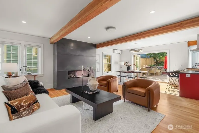 2569 4th Avenue W, Seattle, WA 98119-2369