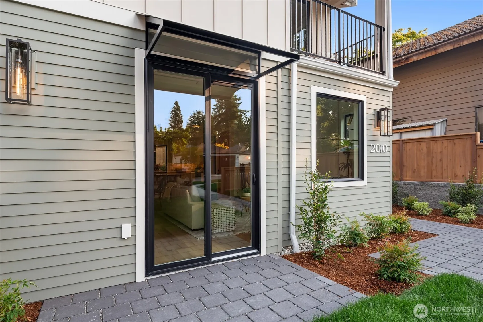 2010 9th Street W, Kirkland, WA 98033