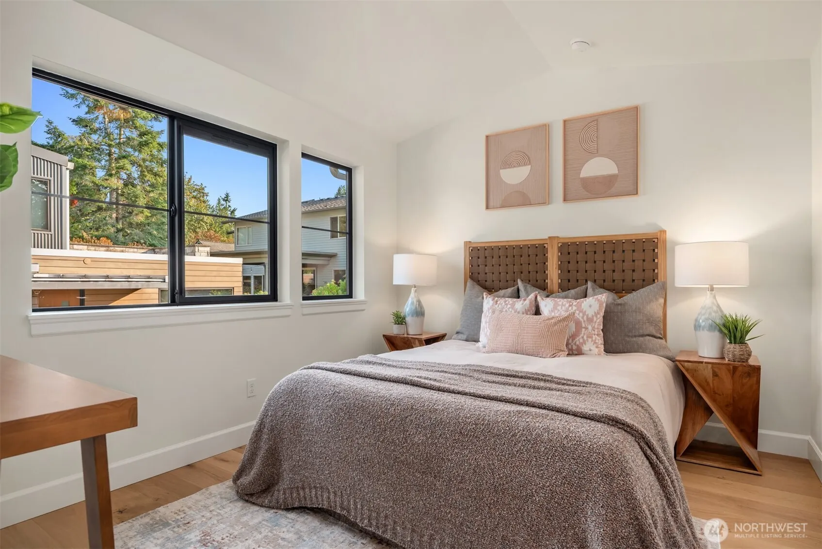 2010 9th Street W, Kirkland, WA 98033