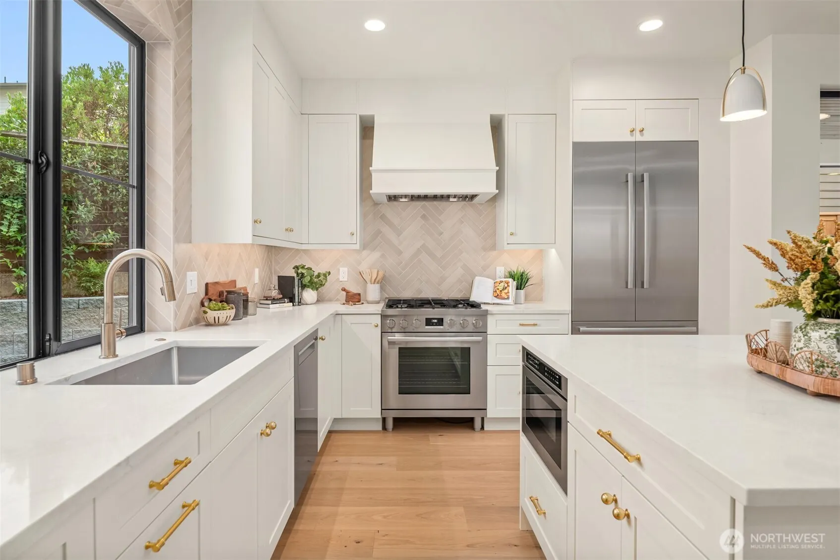 2010 9th Street W, Kirkland, WA 98033