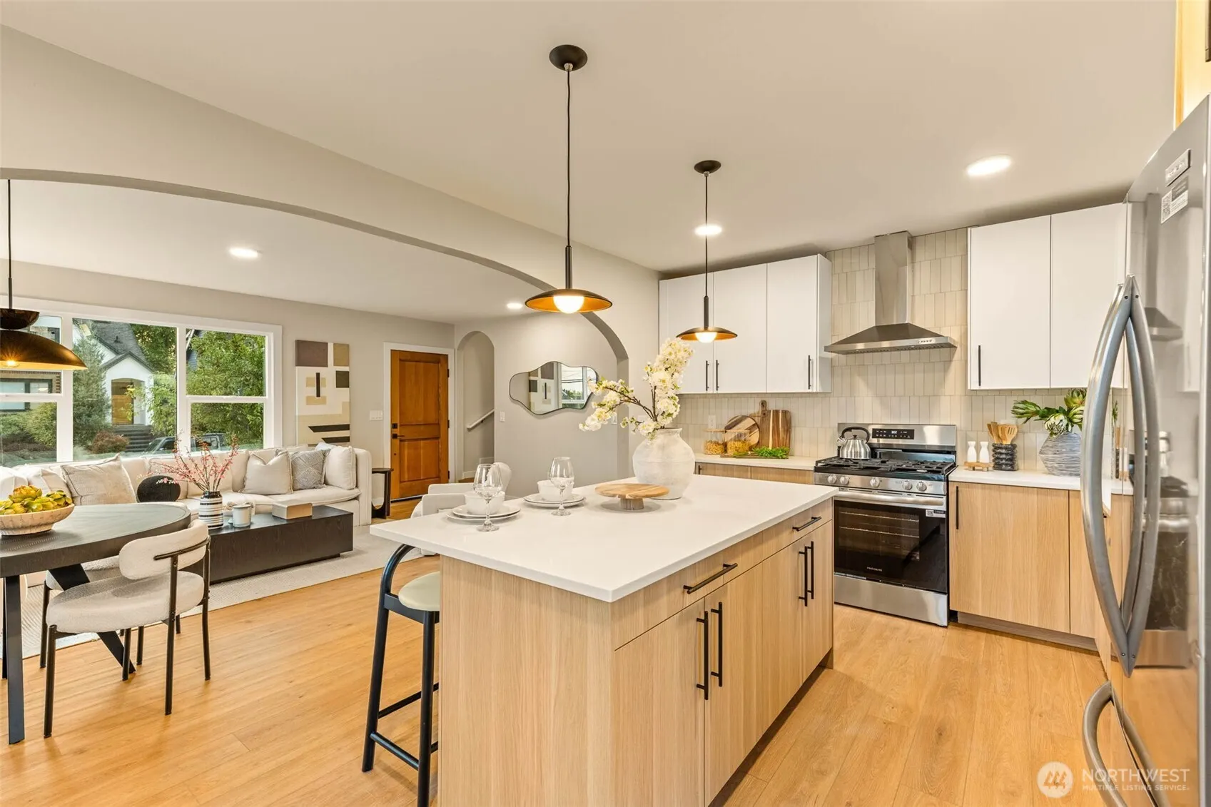 7702 10th Avenue NW, Seattle, WA 98117