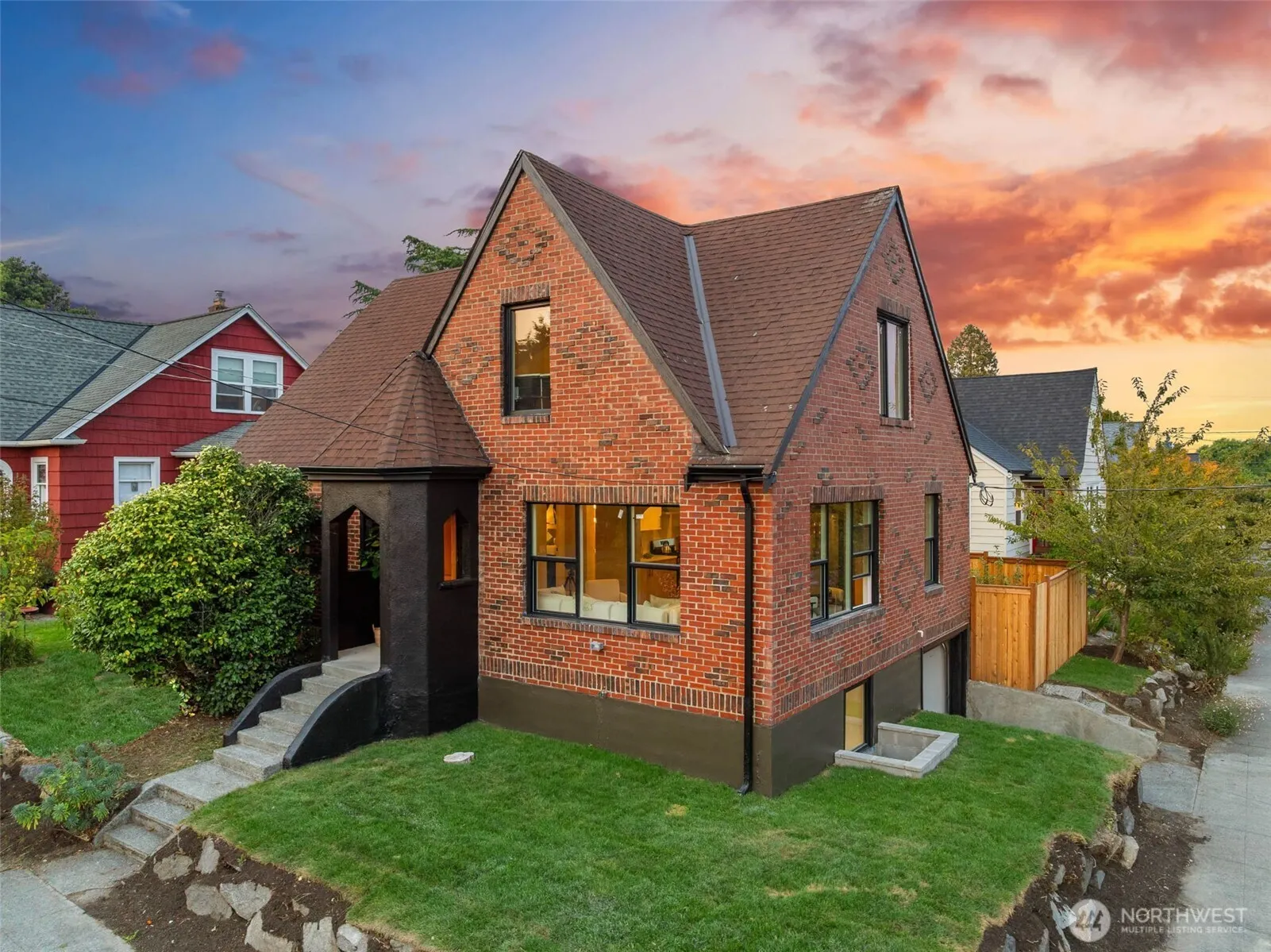 7702 10th Avenue NW, Seattle, WA 98117
