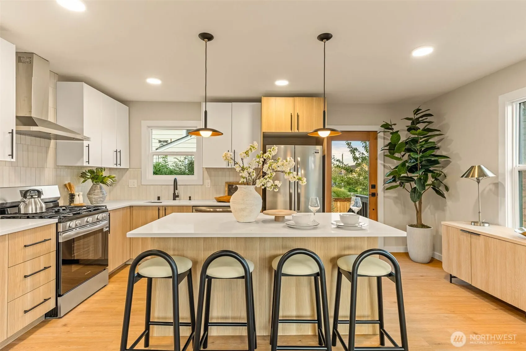 7702 10th Avenue NW, Seattle, WA 98117