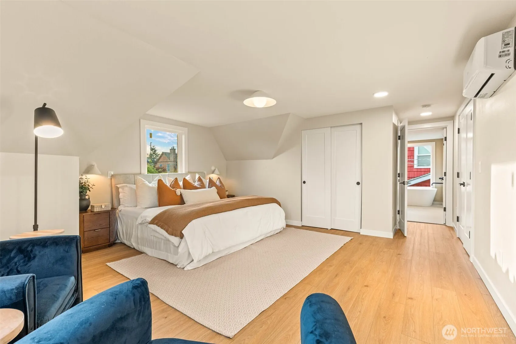 7702 10th Avenue NW, Seattle, WA 98117