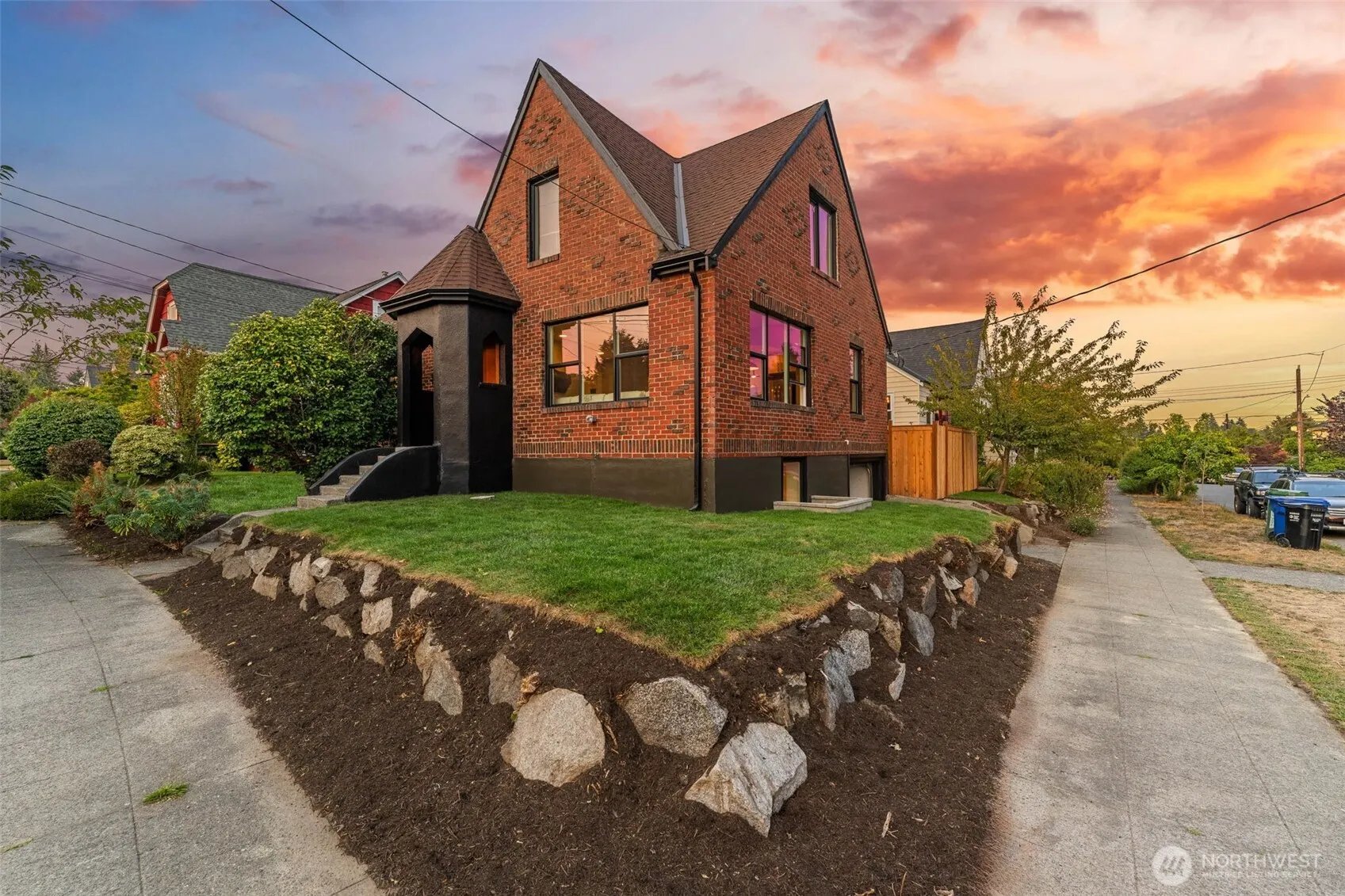 7702 10th Avenue NW, Seattle, WA 98117