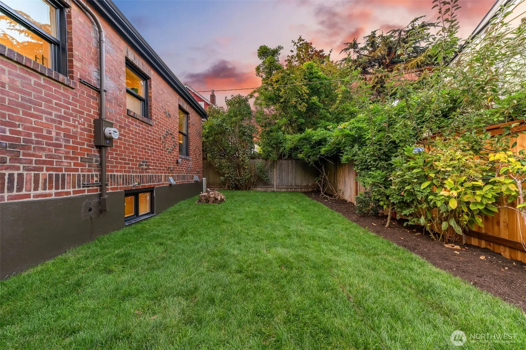7702 10th Avenue NW, Seattle, WA 98117