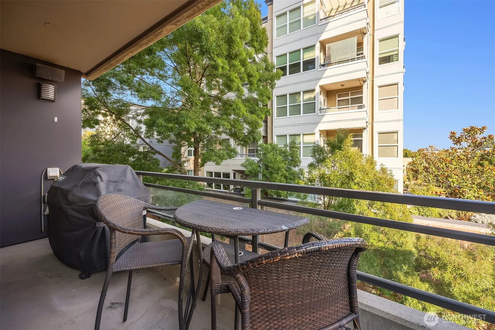 10000 Main Street #306, Bellevue, WA 98004