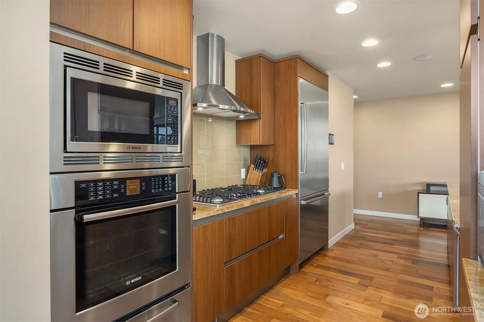 10000 Main Street #306, Bellevue, WA 98004