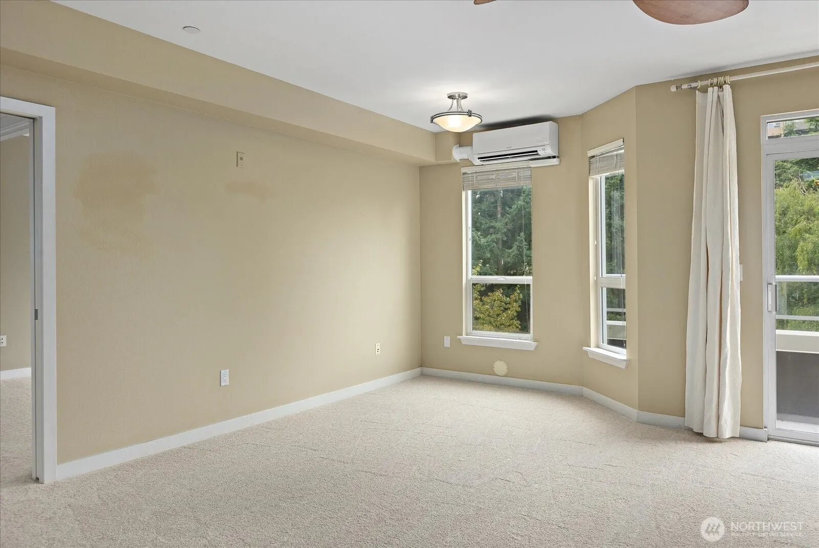 925 110th Avenue NE #PH05, Bellevue, WA 98004