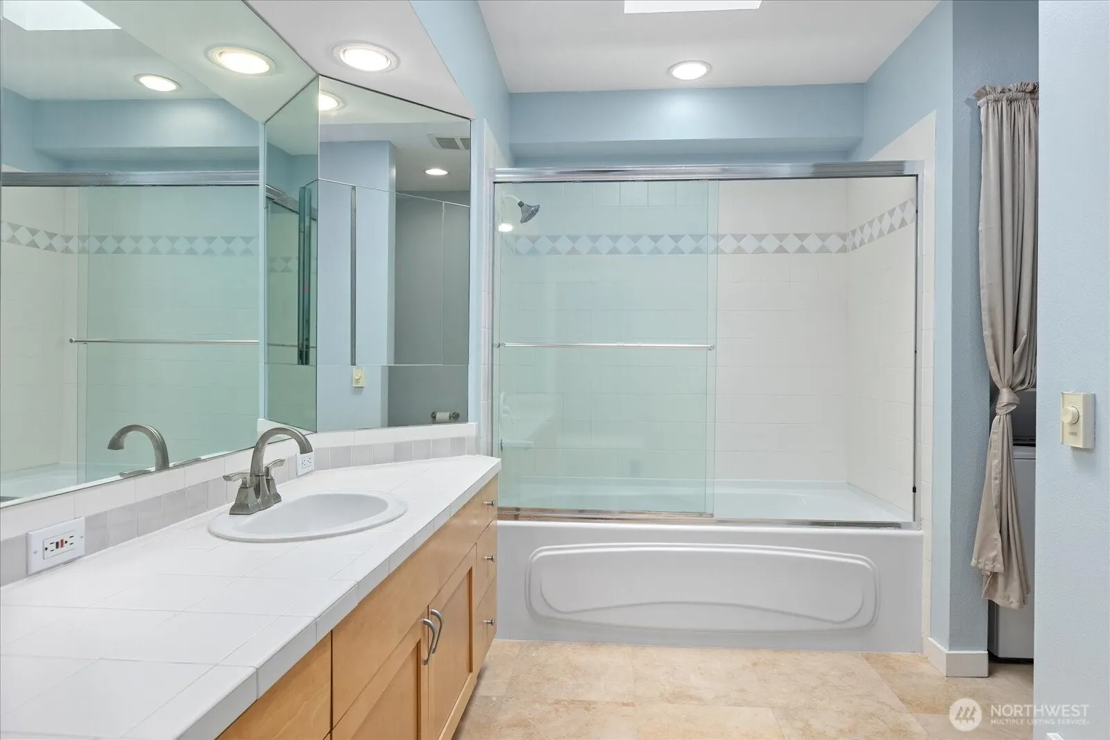 925 110th Avenue NE #PH05, Bellevue, WA 98004